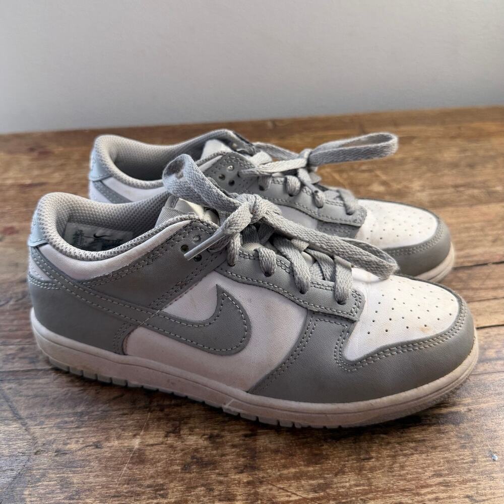 Nike Low Dunk Boys Grey and white 2.5